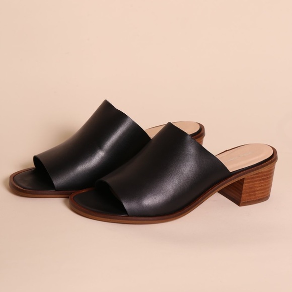 NIB Intentionally Blank Deb Mule in Black - Picture 2 of 4